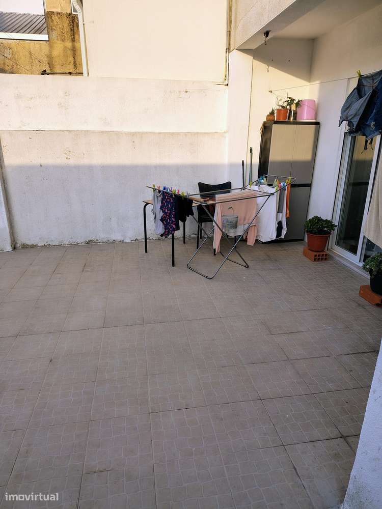 Apartamento T2 remodelado com terraço Casal Do Marco-21