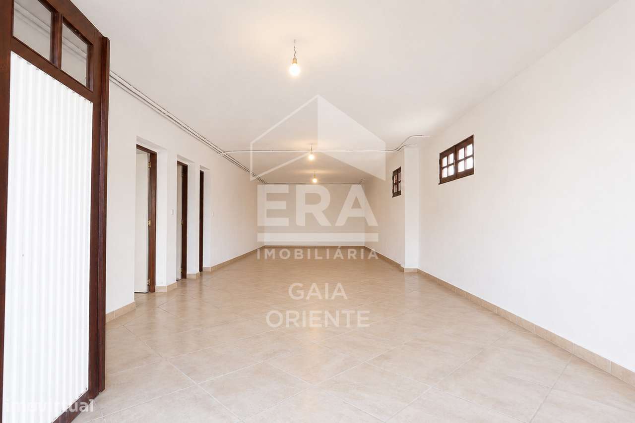 Moradia T4 Com Jardim e Garagem-27