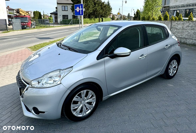 Peugeot 208 95 VTI Allure - 11