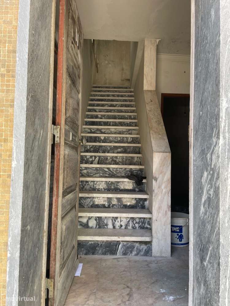 Moradia em Alverca para Remodelação Total com Excelente Potencial de T - Grande imagem: 5/22