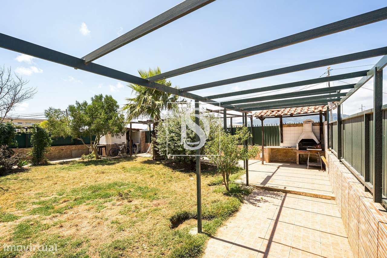 Moradia T5 em Manique de Cima com 3 Pisos-19