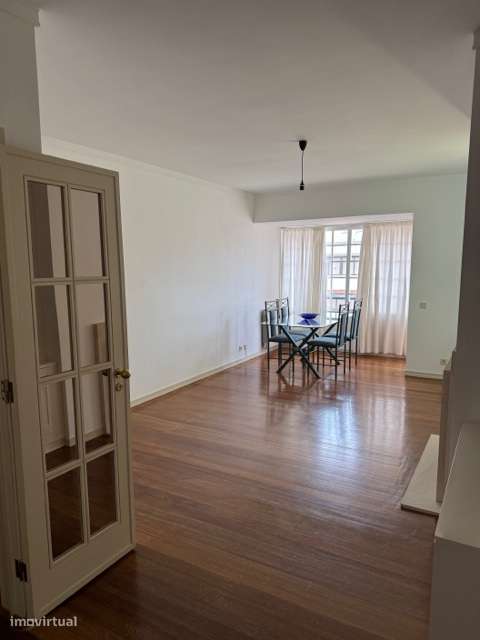 T2 arrenda equipado, com vista mar, Bairro do Rosário, em Cascais. - Grande imagem: 3/26