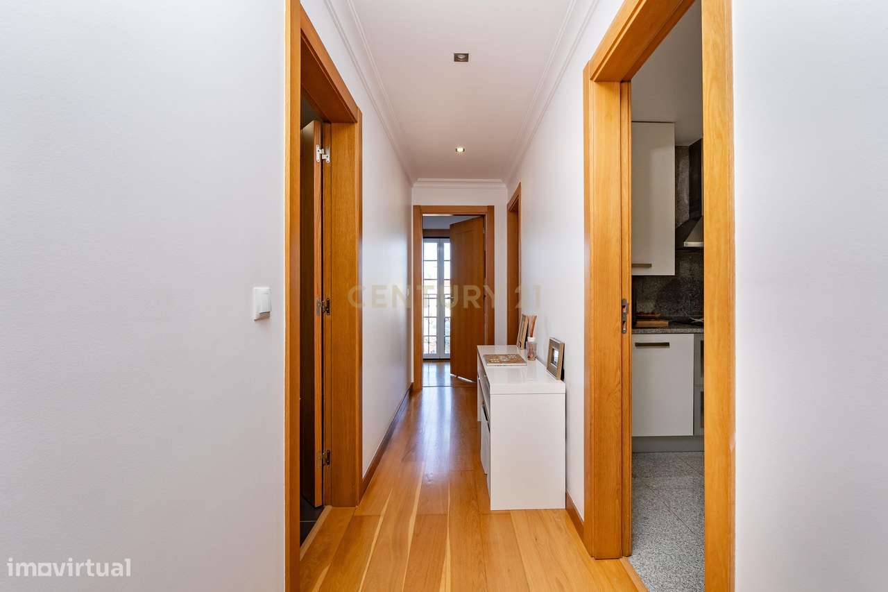 T2 na Urbanização do Neudel em excelente estado.-5