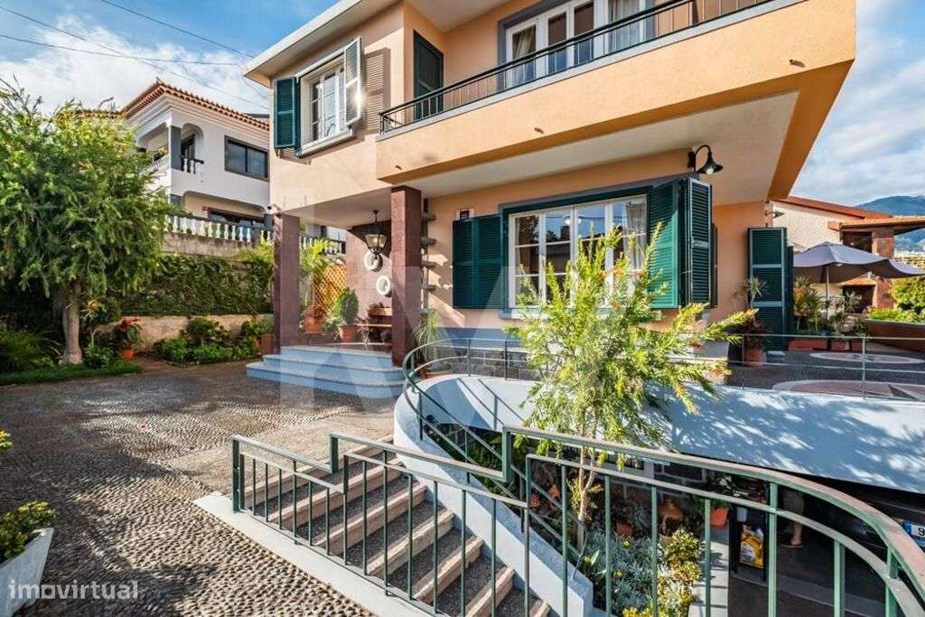 Exclusiva Moradia T4 com Jardim e Vista, por Valor de Apenas 2 T1 - Grande imagem: 2/60