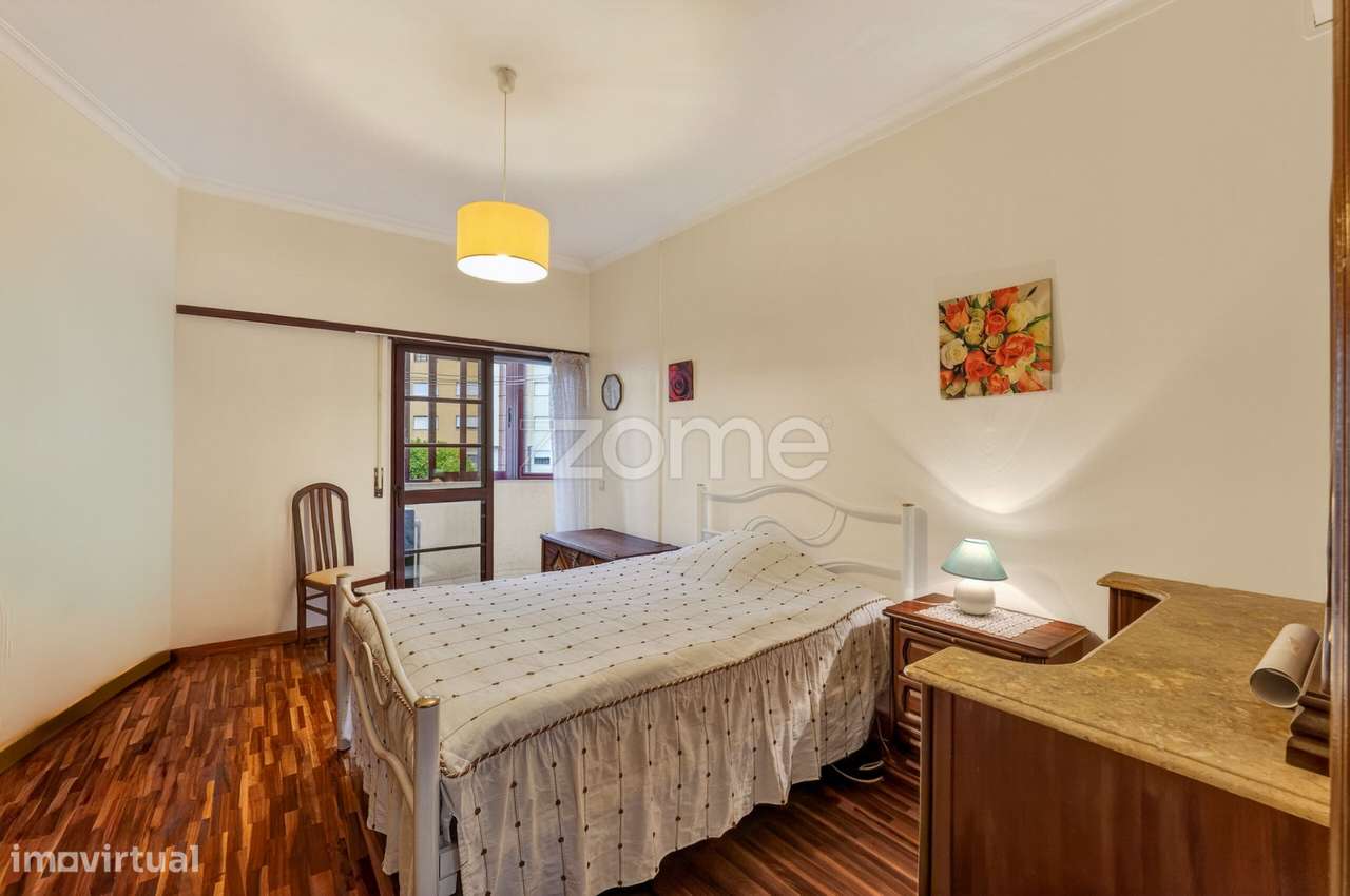 Apartamento T3 com Estacionamento e Arrecadação – Odivelas-15