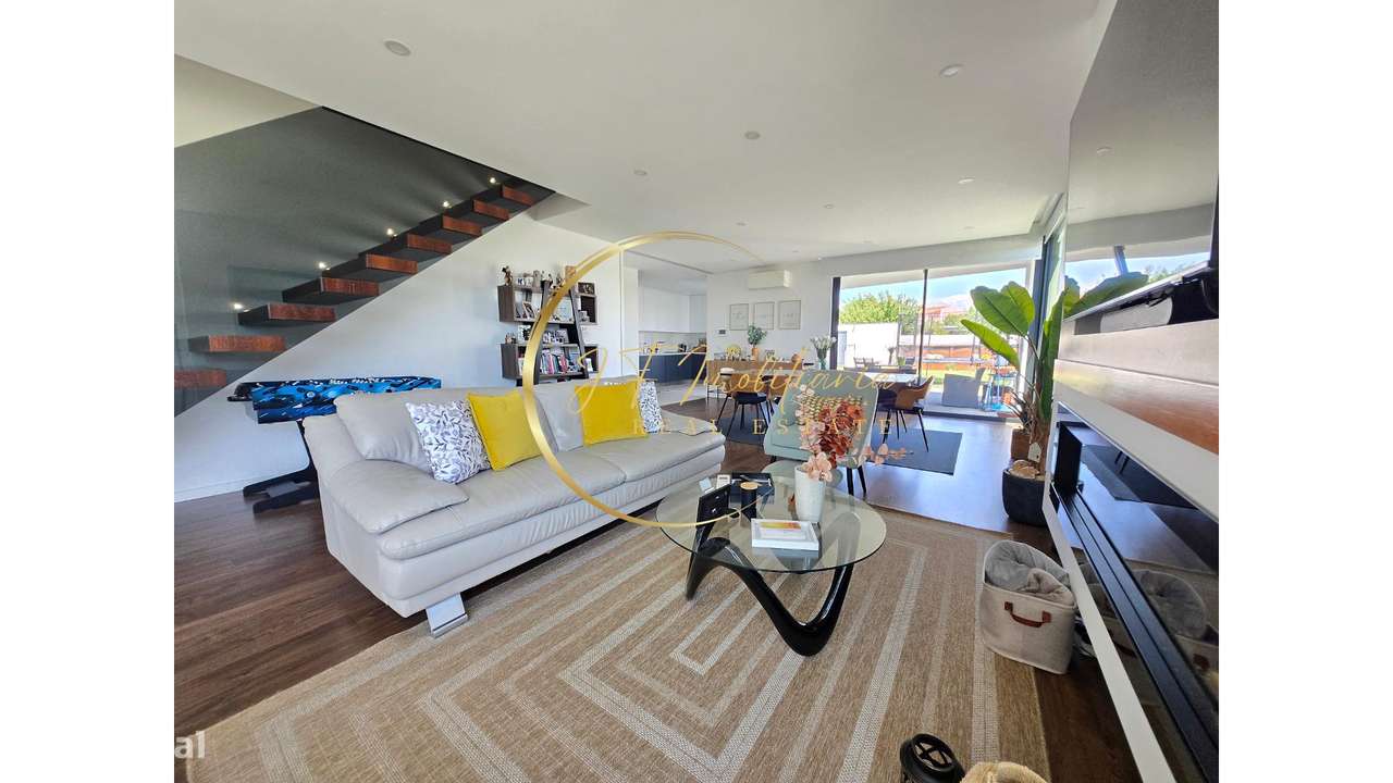Moradia T4 de Luxo com Jardim-4
