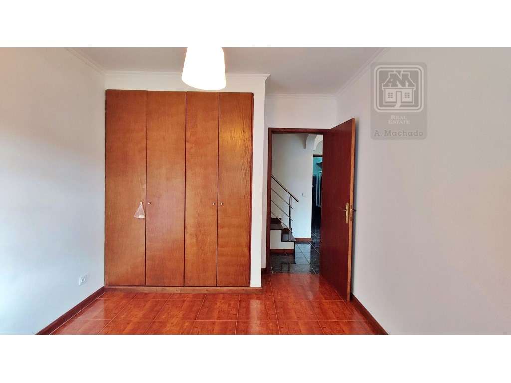 VENDA de CASA - MORADIA com garagem, jardim e quintal - Pico da Ped...-15