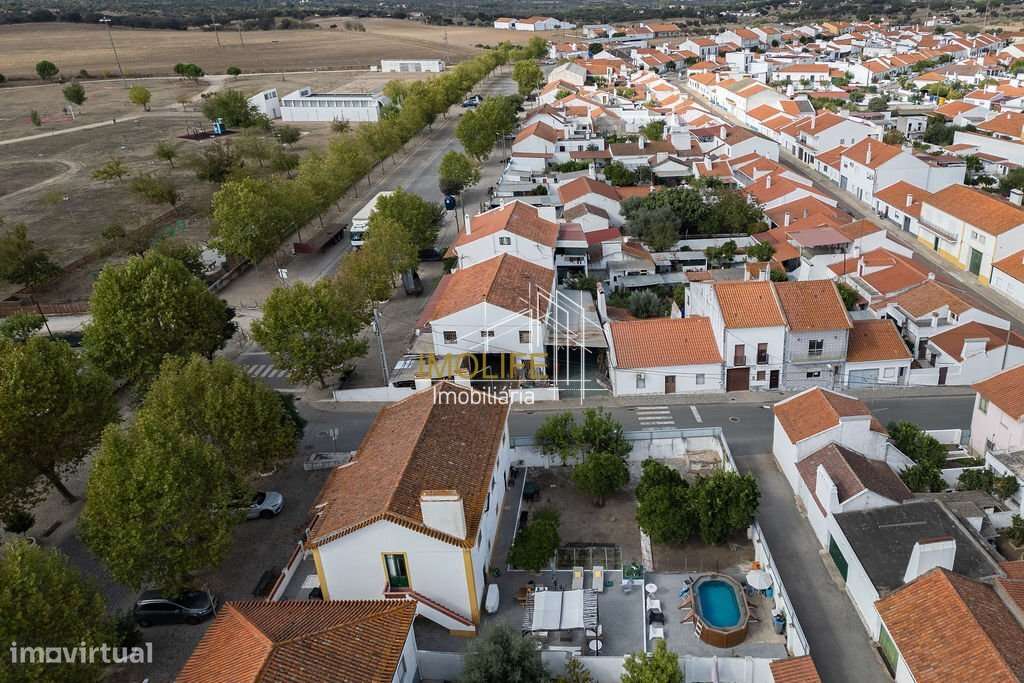 Excelente Moradia com dois pisos no centro do Vimieiro-56