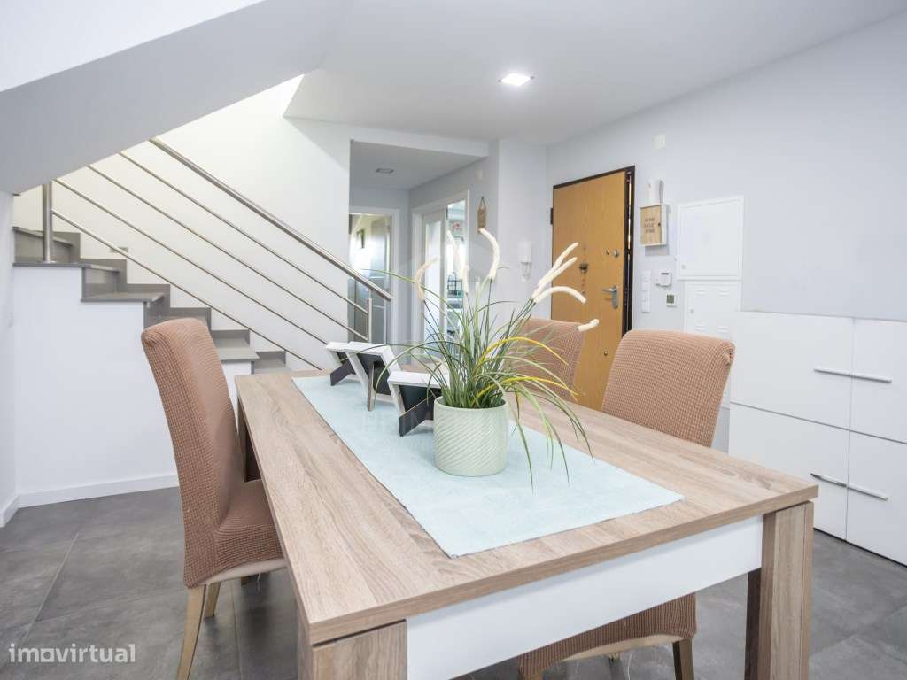 Moradia Isolada T4 com Piscina, Garagem e Acabamentos Premium-17