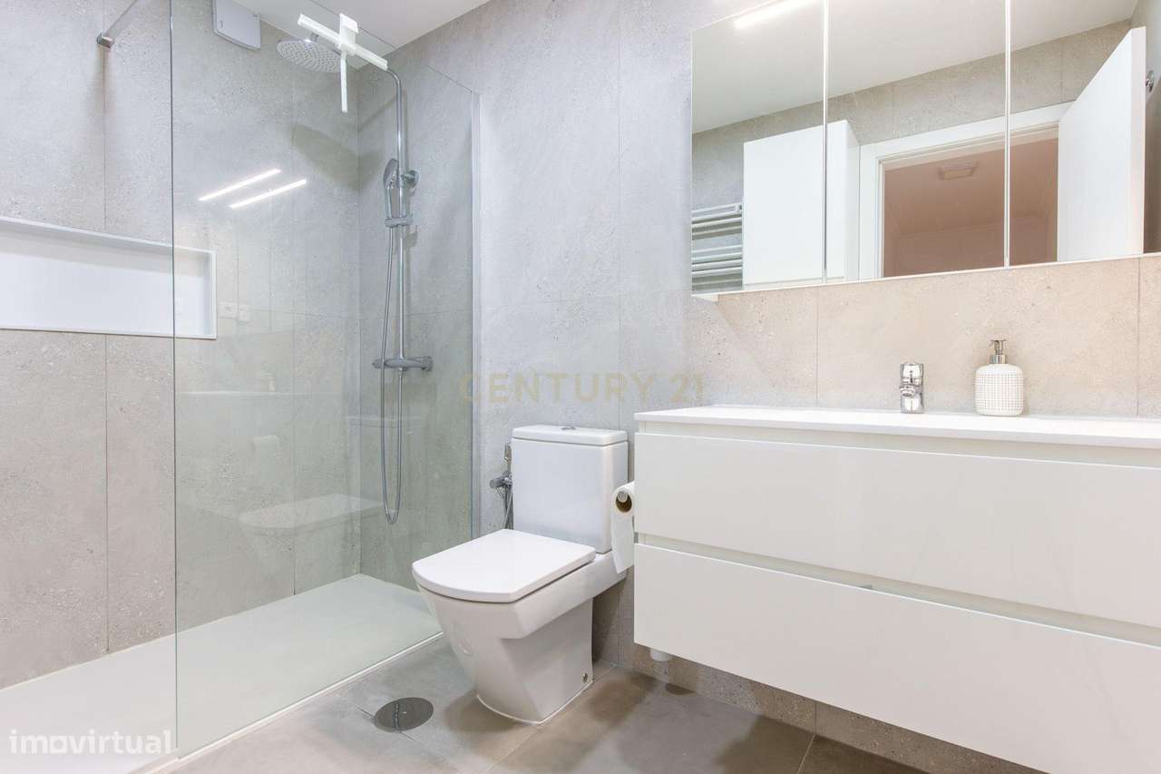 Apartamento T2 Renovado em Azeitão com lugar de parqueamento-11