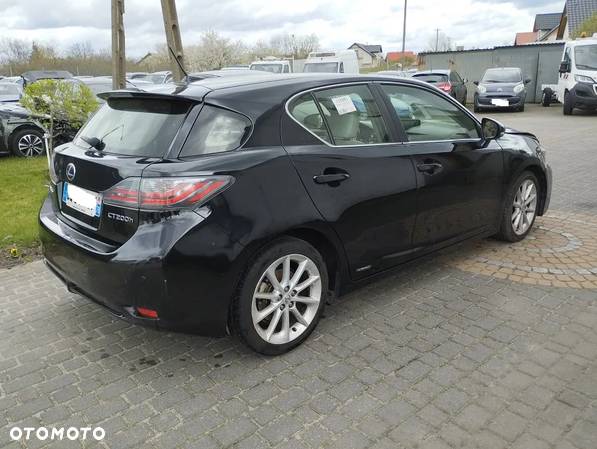 Lexus CT - 9