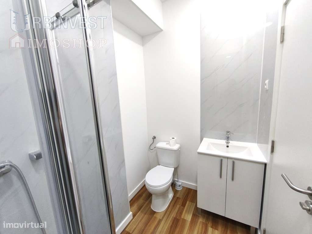 Loja Comercial Totalmente Remodelada no Centro de Quarteira, Algarve-19