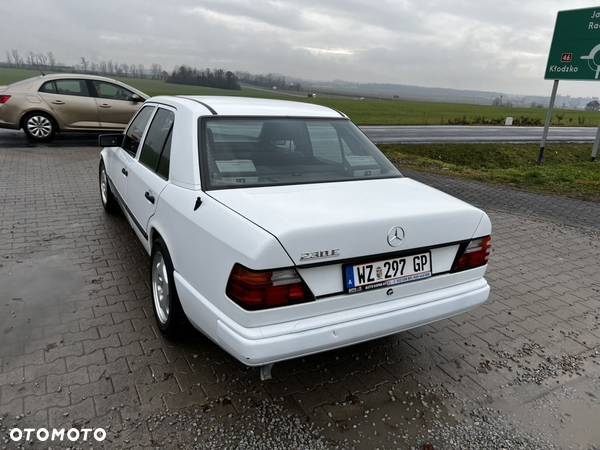 Mercedes-Benz W124 (1984-1993) - 11