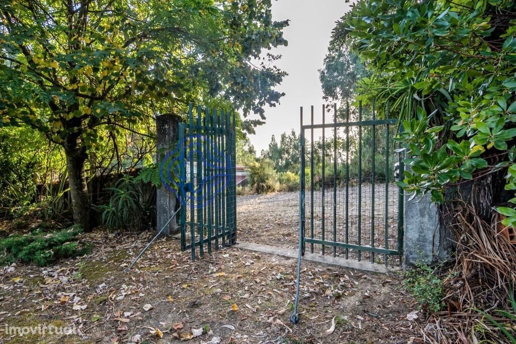 Terreno para venda em Baguim do Monte com 2,835 m2.