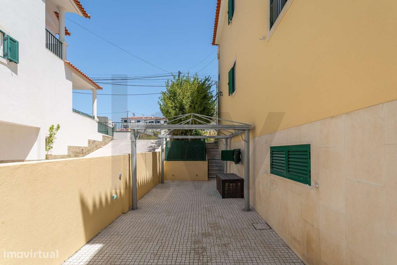 Moradia Isolada | 5 Quartos, Jardim, Garagem para 4 Carros-57