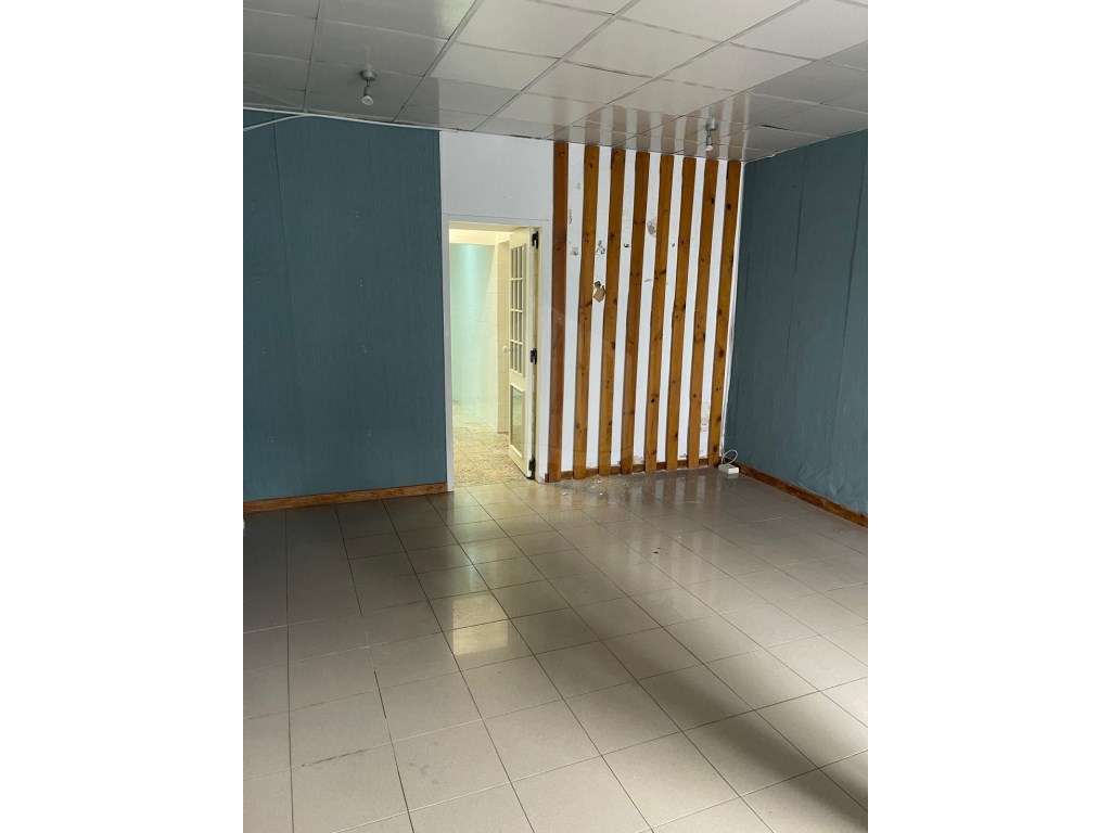 Loja para venda no centro de Sesimbra - Grande imagem: 2/8