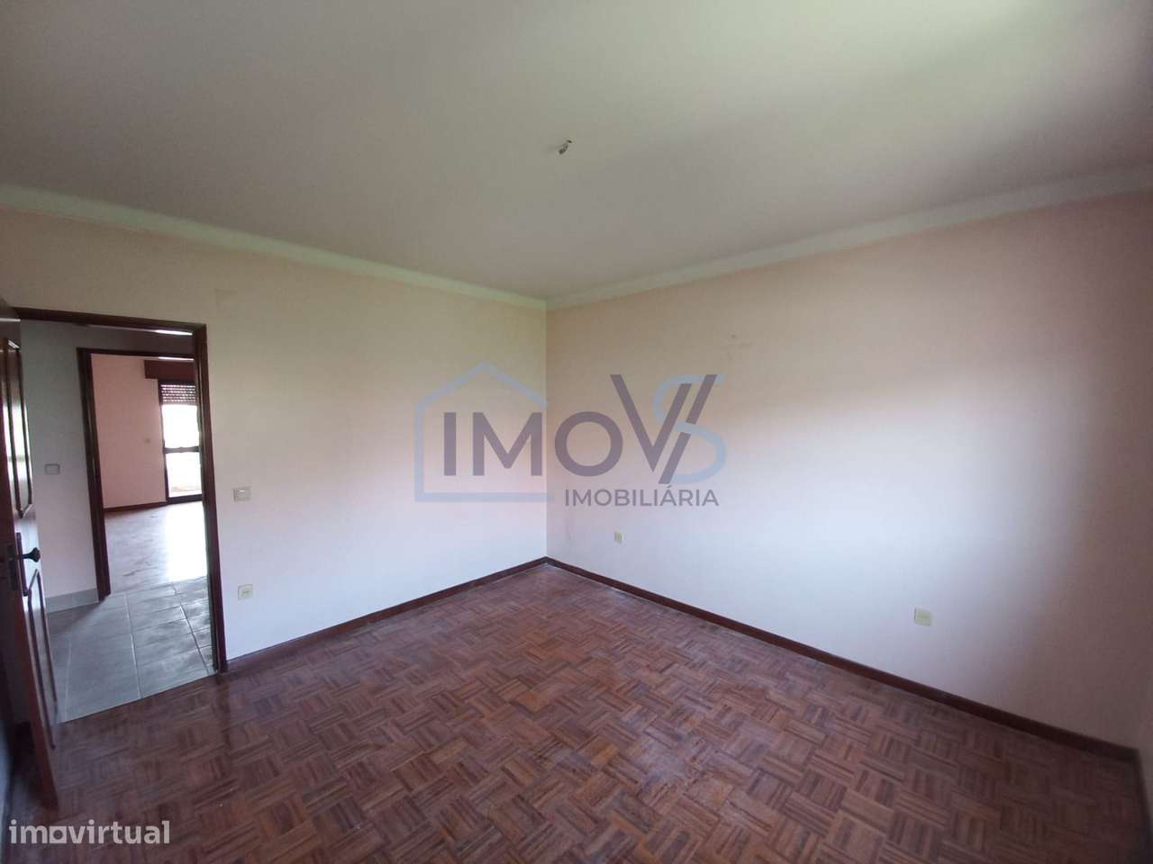 Moradia T4 com jardim no centro do Entroncamento-6