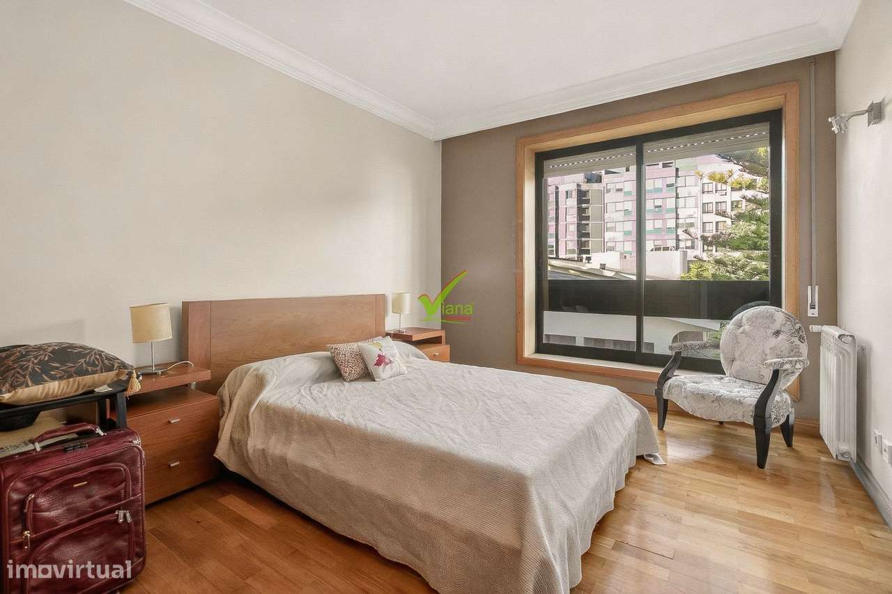 T. 4 com 3 lugares de garagem e arrumos - Centro da cidade da Maia-26