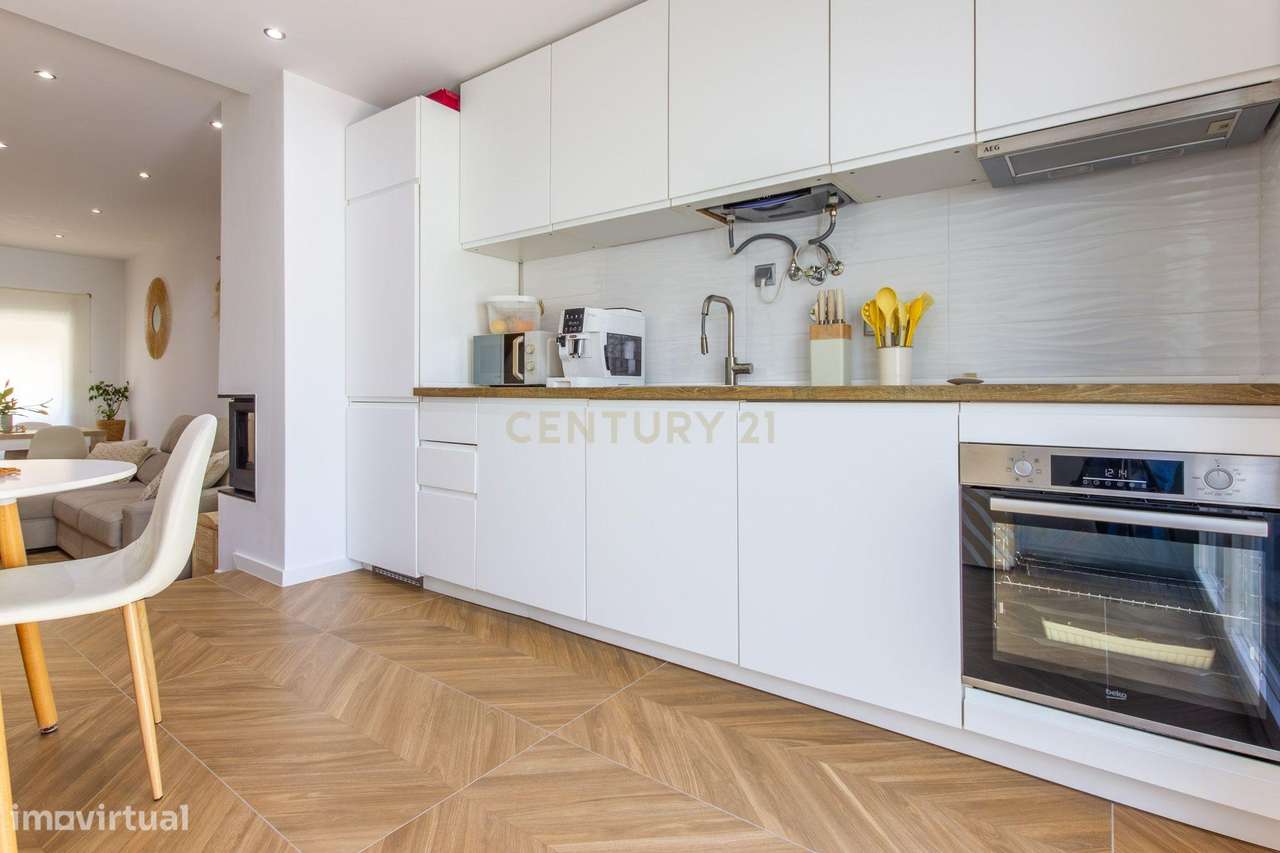 Moradia T2 Renovada com logradouro em Montijo-9