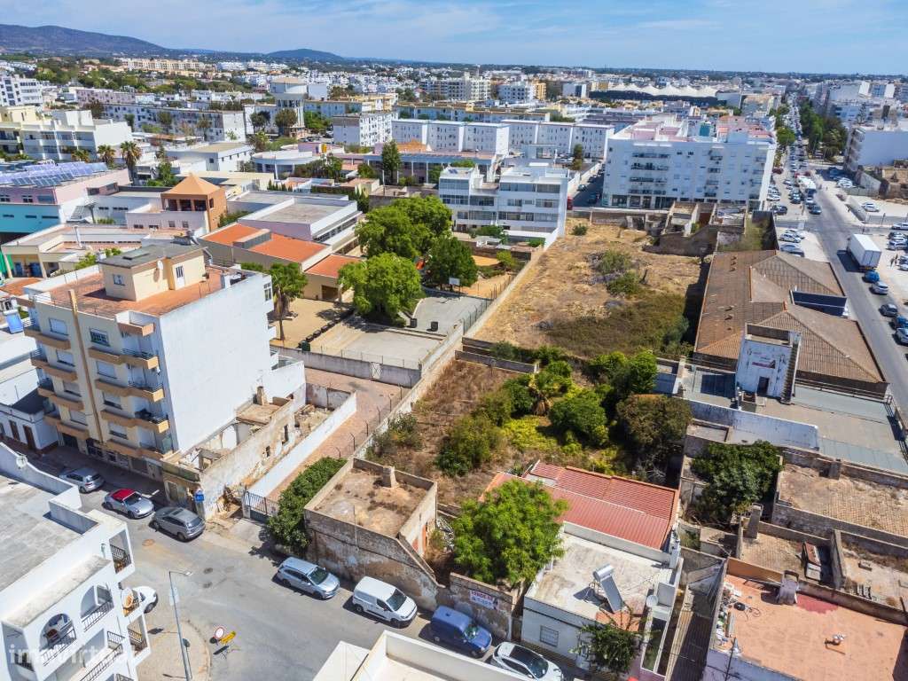 Terreno com Casa em ruínas no Centro de Olhão-23