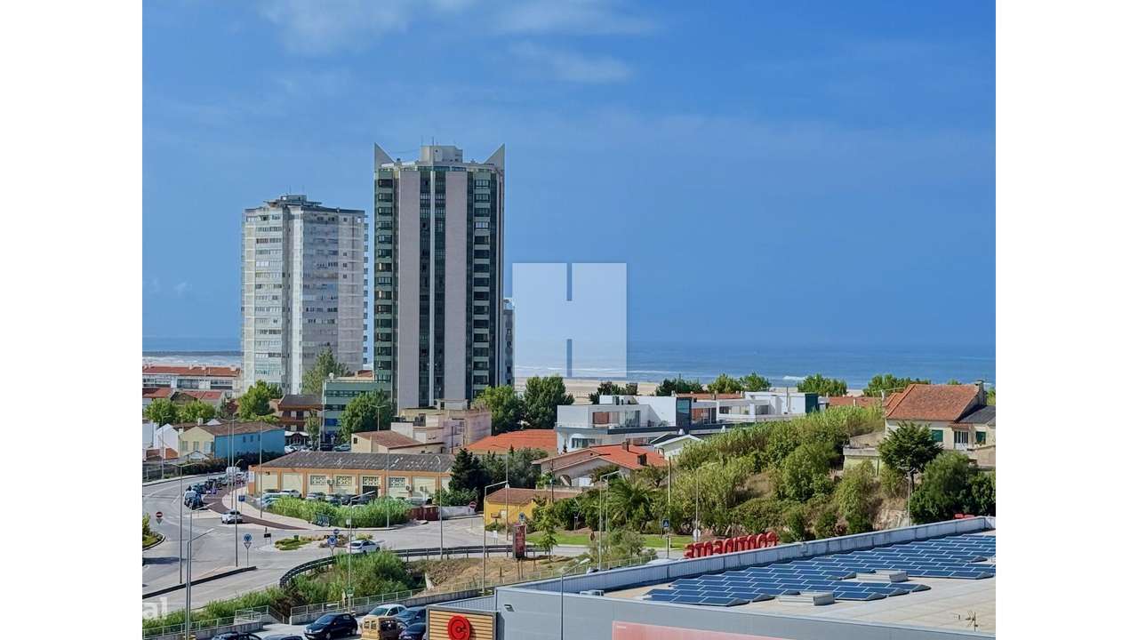 Espaçoso T4+1 Duplex c/ Vista Mar-14