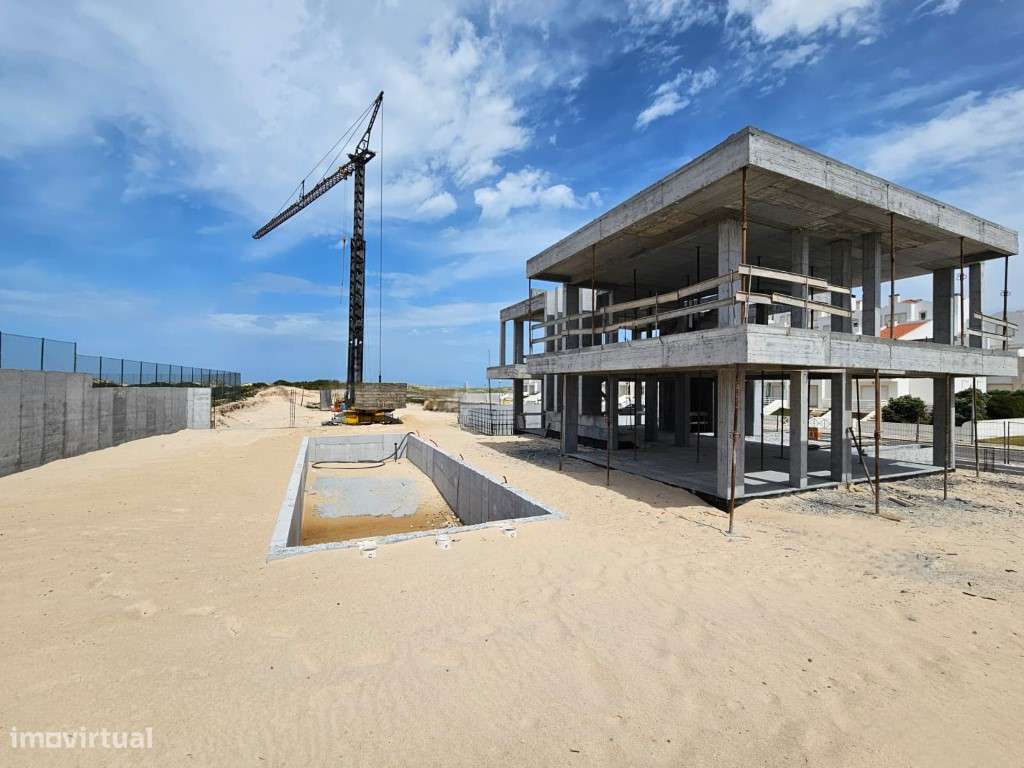 Moradia isolada com piscina apenas a 400 m da praia-7