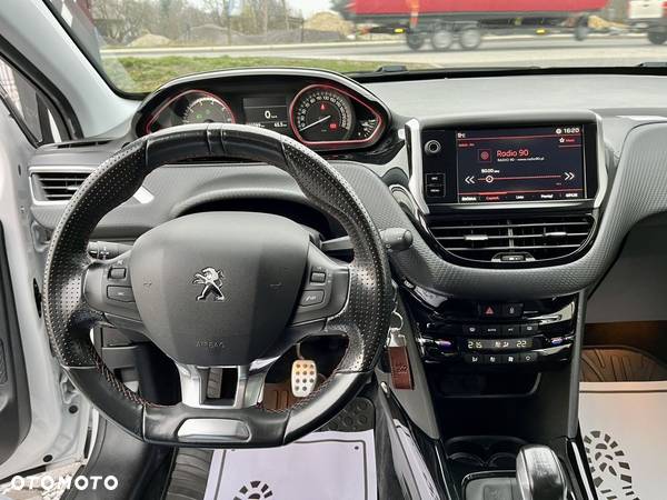 Peugeot 2008 1.2 Pure Tech Style S&S - 26