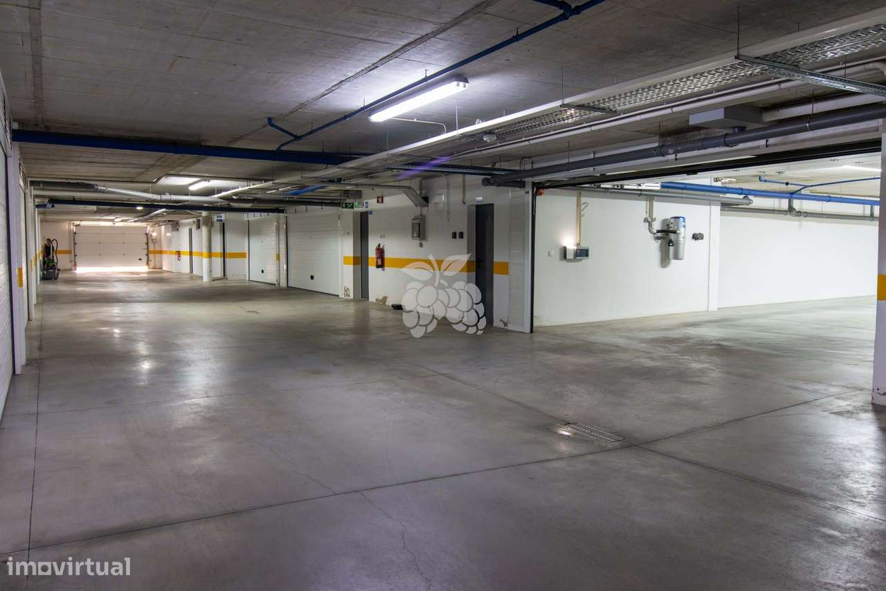 T4 duplex nos "Terraços da Guia" em Cascais com garagem e piscina-49