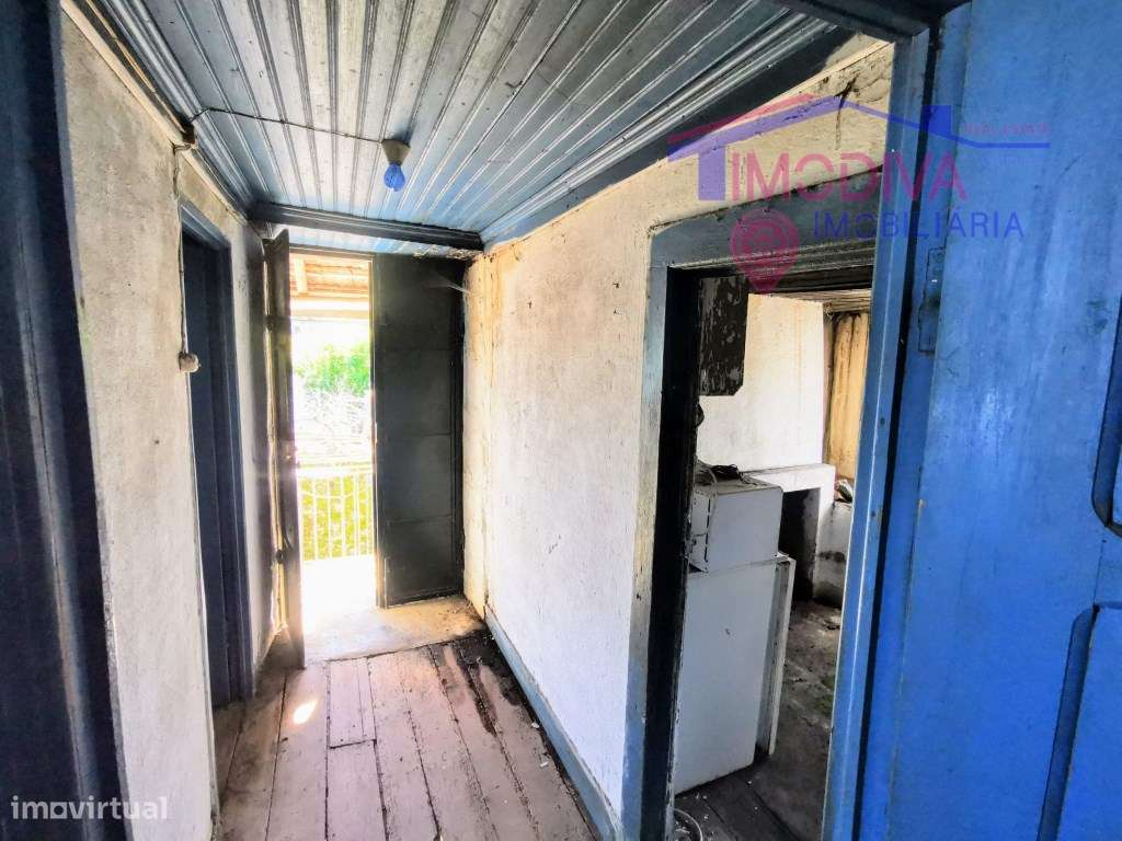 Moradia T3 para reconstrução, com terreno e poço de água na fregues... - Grande imagem: 4/34