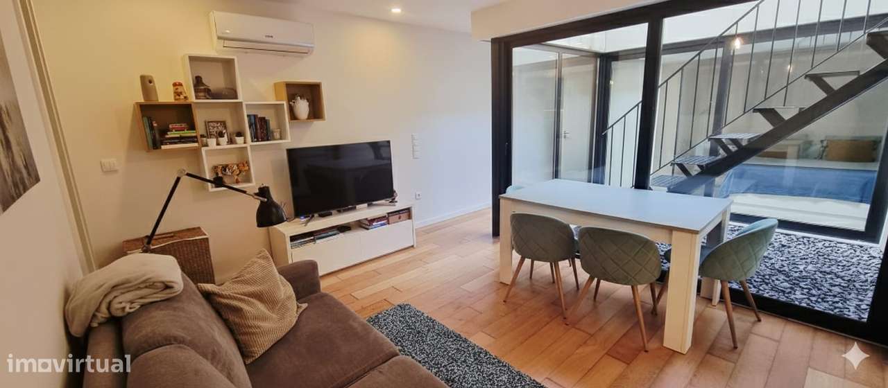 T1 Renovado com Terraço, Jardim de Inverno e Garagem - Grande imagem: 4/12