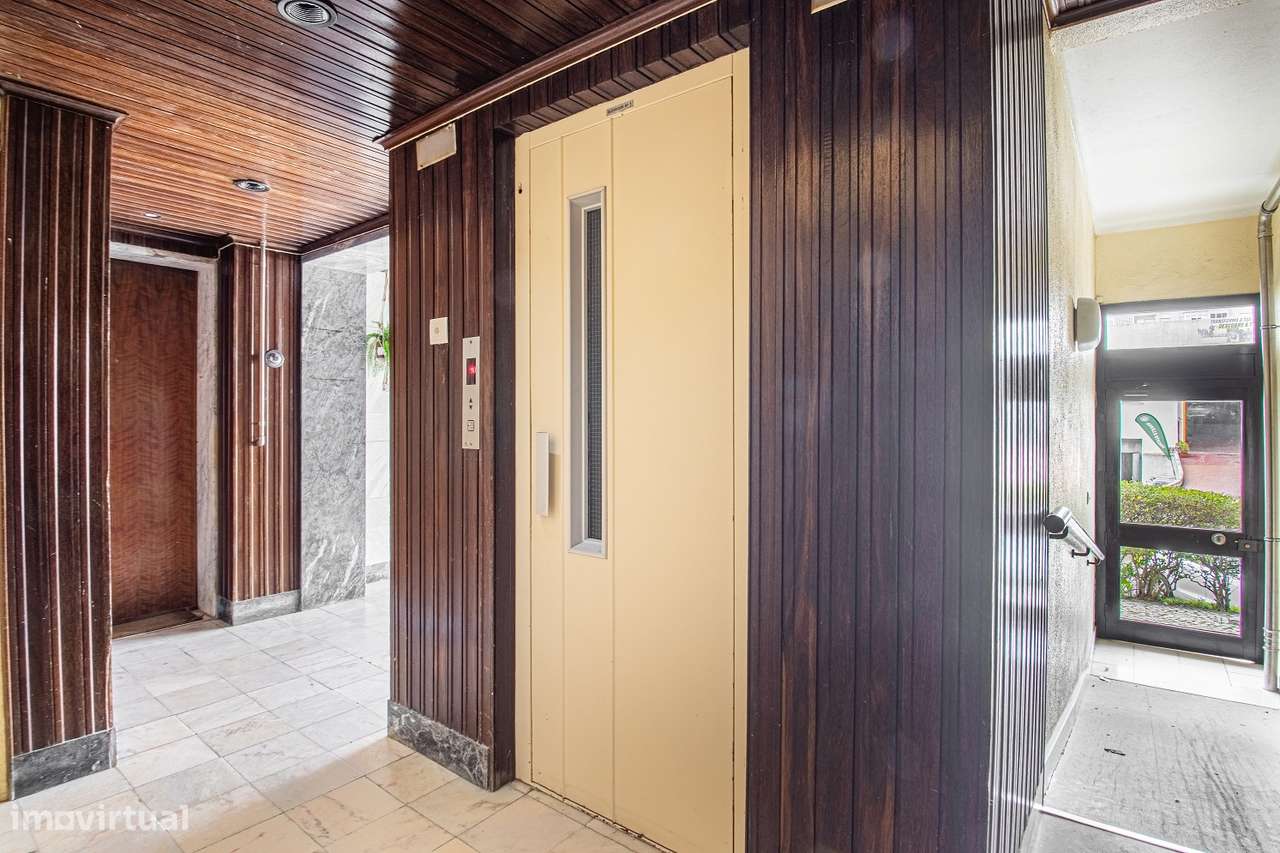 Apartamento T4  remodelado em Carnaxide-27