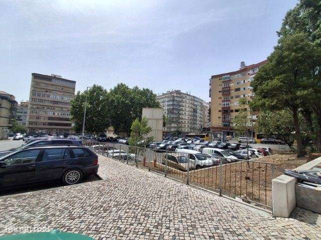 Loja no Cacém junto à Avenida dos Bons Amigos-12