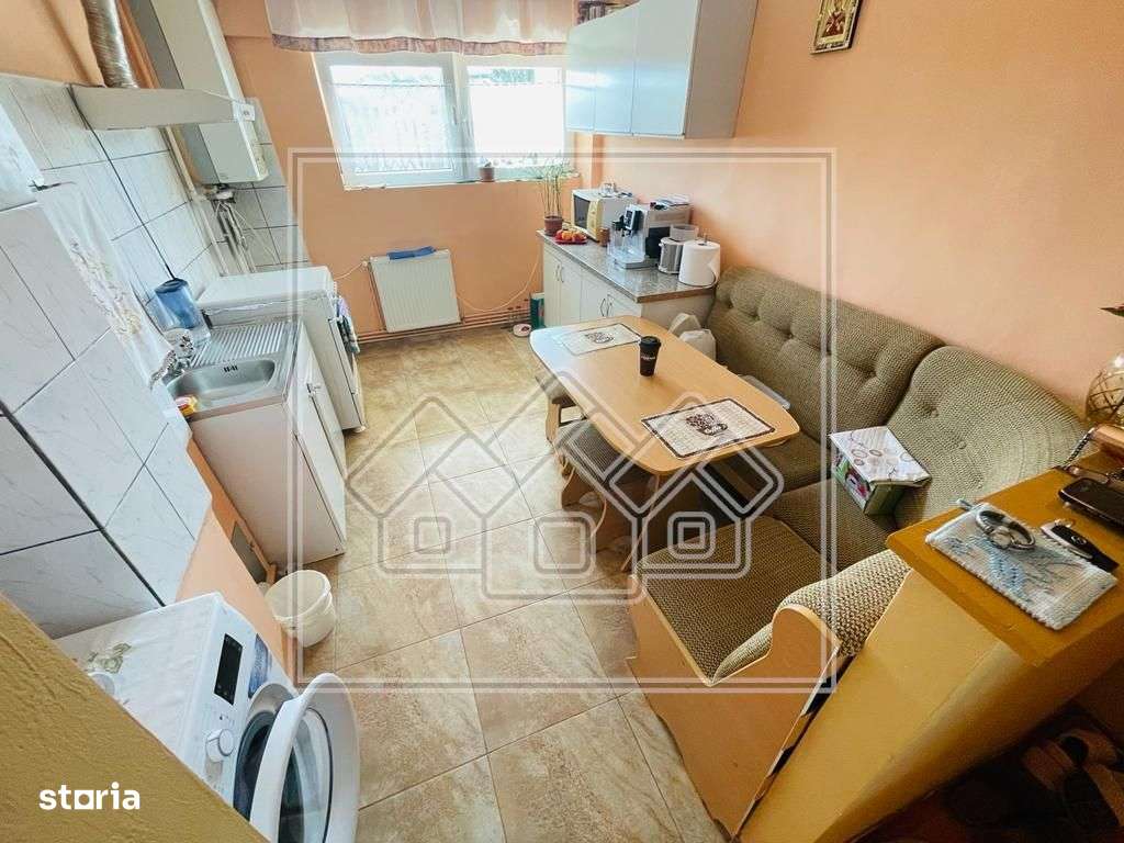 Ap in Cisnadie, cu 4 camere, balcon si pivnita - Imagine principală: 3/10