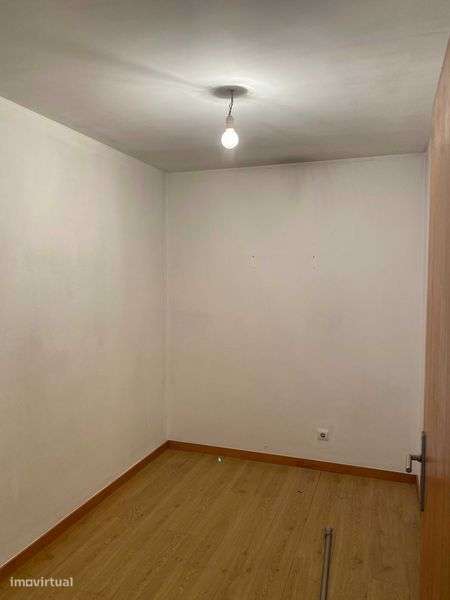 T2+1 - 1 Km de Santo Ovídio / Vilar do Paraíso - V. N. Gaia - Grande imagem: 4/12