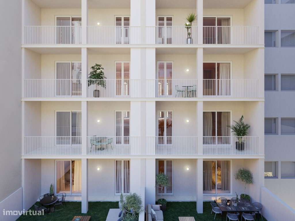 Apartamento T2 com terraço a tardoz, Avenidas Novas, Lisboa-0