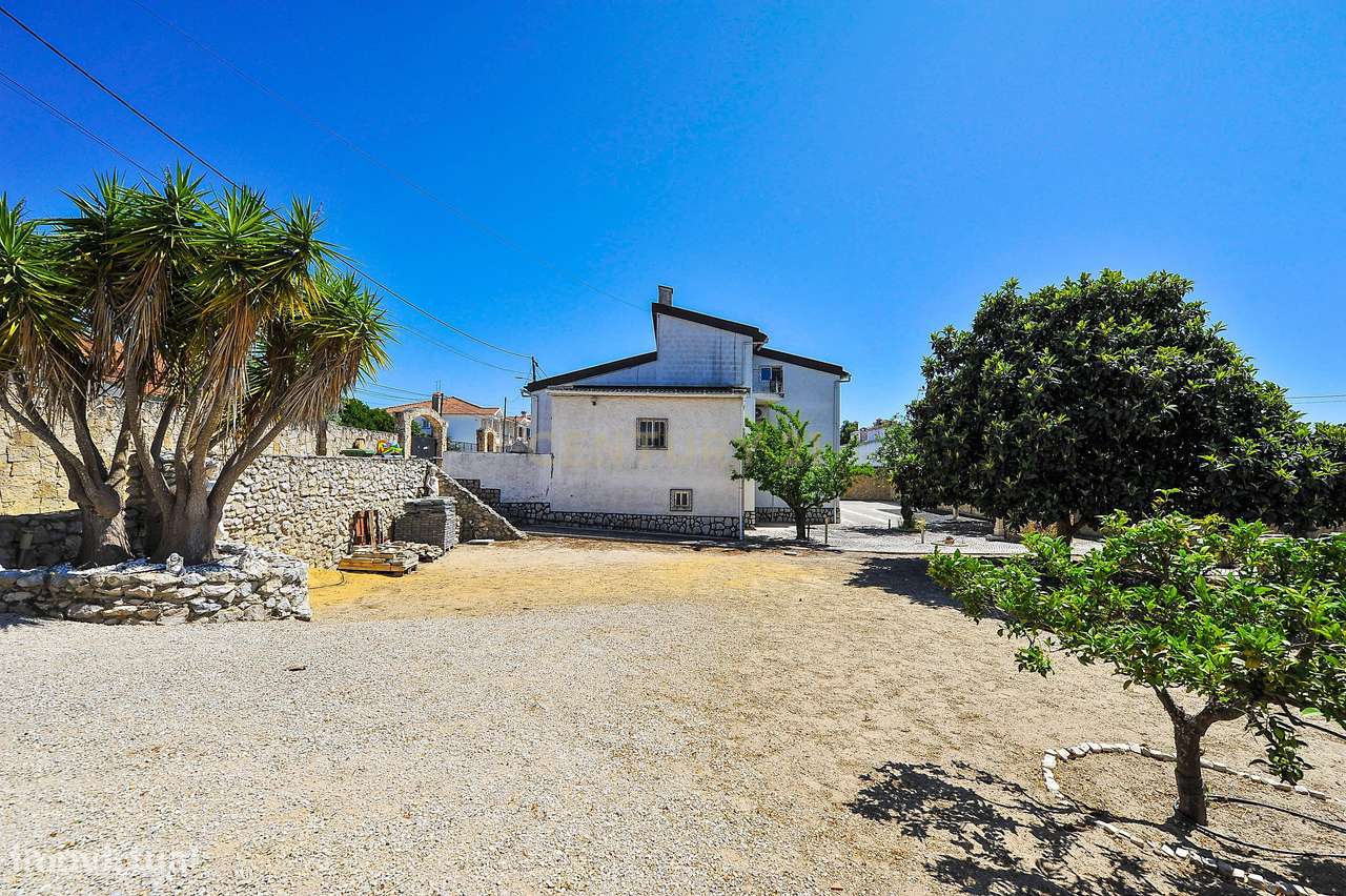 Moradia T4 em Fernão Ferro – com grande jardim - Grande imagem: 4/51