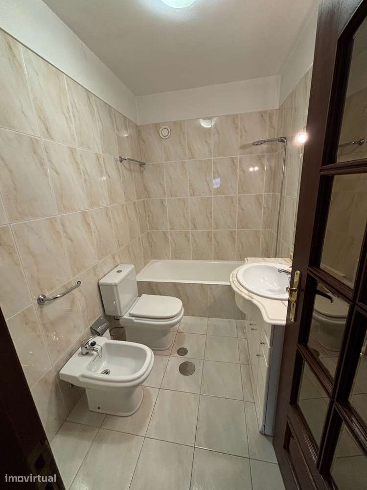 Apartamento T2 com lugar de garagem no Porto - Ramalde-19