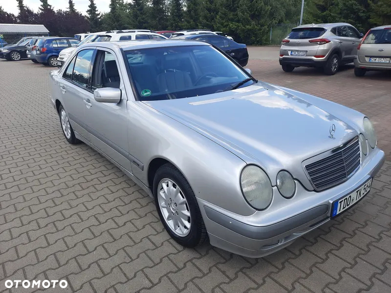 Mercedes-Benz Klasa E 200 Avantgarde - 22