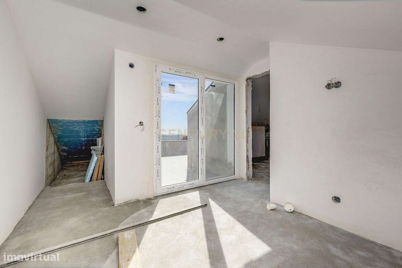 Moradia T4 com piscina em Caneças-46