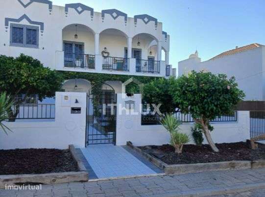 Villa de luxo impecavelmente apresentada com piscina e jardins em Tavi-43