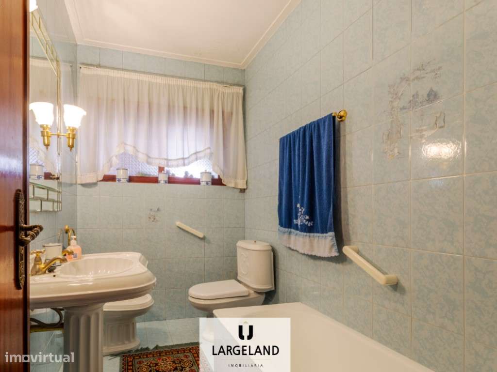 Moradia isolada T4 em Arrifana-10