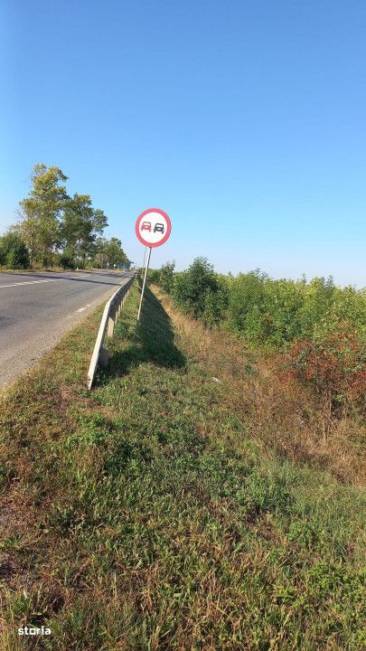 Teren de vanzare, cu front de 124 metri in Paulian