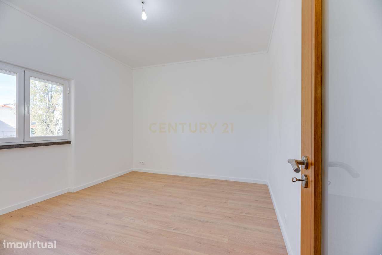 Apartamento T2 Renovado  na venda Nova -  Amadora-4