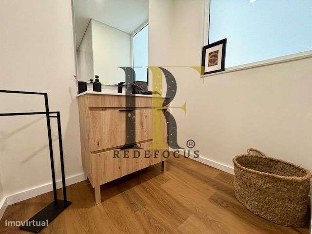 Moradia T4 de Luxo com Piscina e Jardim em Esmoriz-26