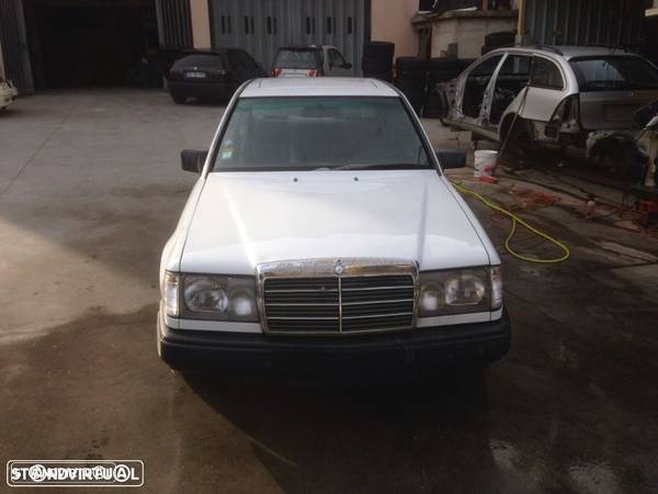 Mercedes 300 E W124 de 1989 para peças - 1