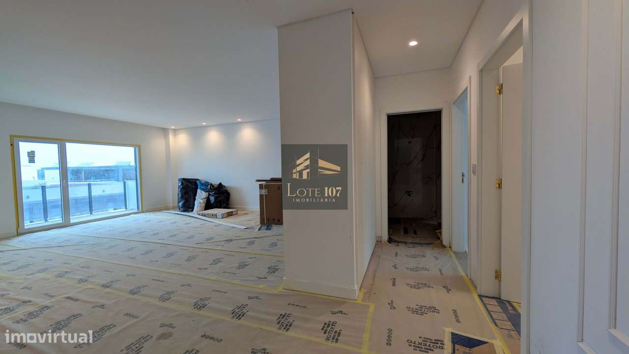 Apartamento T2 Novo em Val Flores-10