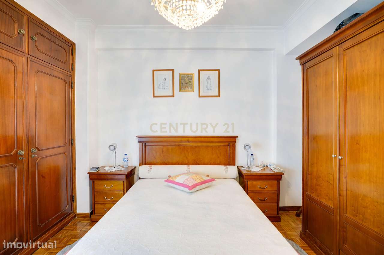 APARTAMENTO T3 COM GARAGEM E ARRECADAÇÃO - CASAL DO CHAPIM - ODIVELAS-22