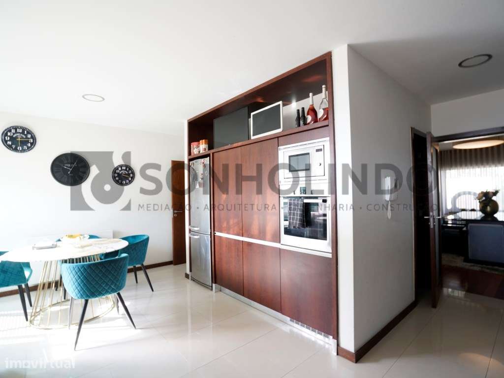 Moradia T4 com piscina de 3 frentes com excelentes áreas, tanto a n...-7