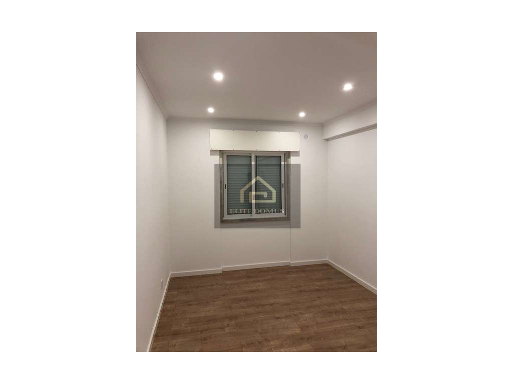 T2 + 1 Totalmente Remodelado, Odivelas! - Grande imagem: 5/13