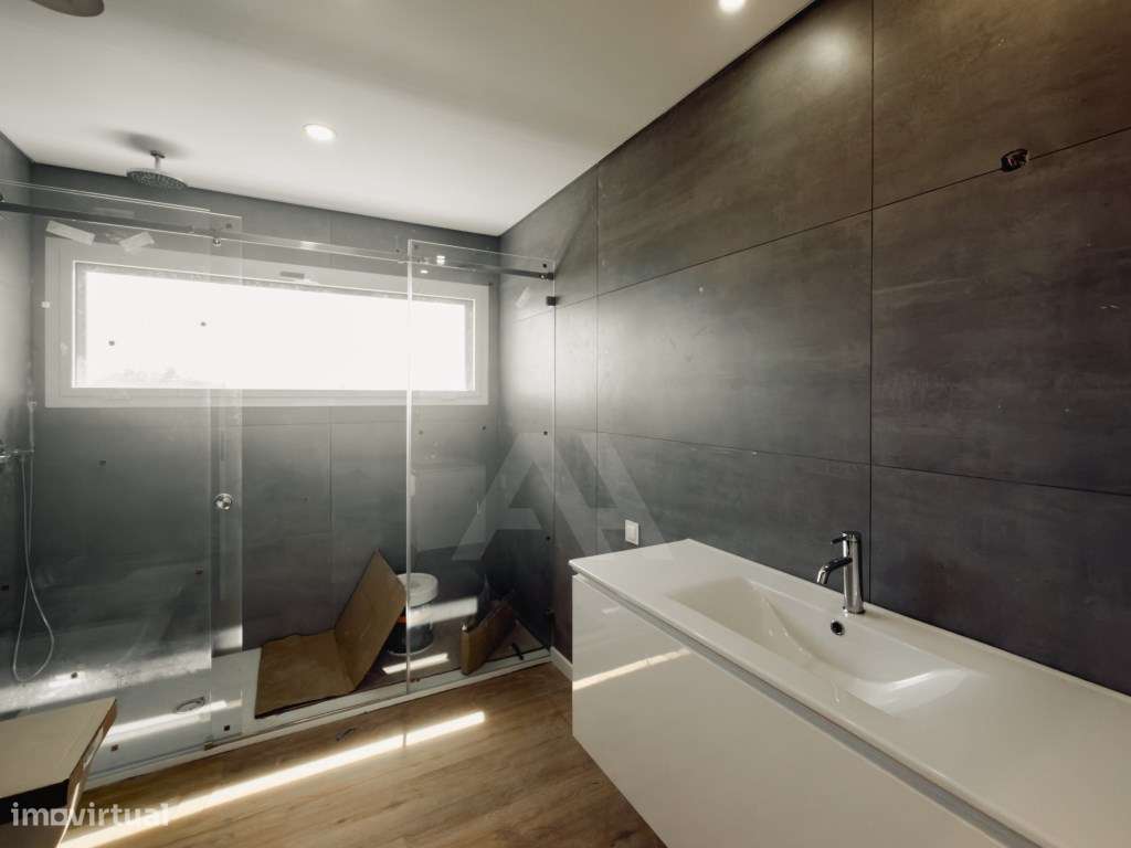 Moradia T5 na Amoreira com vista mar, piscina e jardim privativo-30